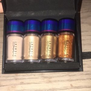 MAC makeup set of loose pigments
